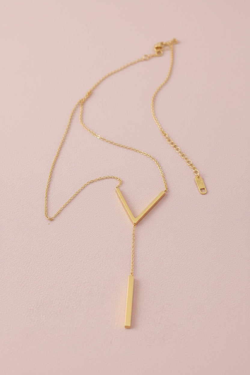18K Gold Plated V Letter Pendant Necklace – Stainless Steel Cable Chain Minimalist Women’s Necklace