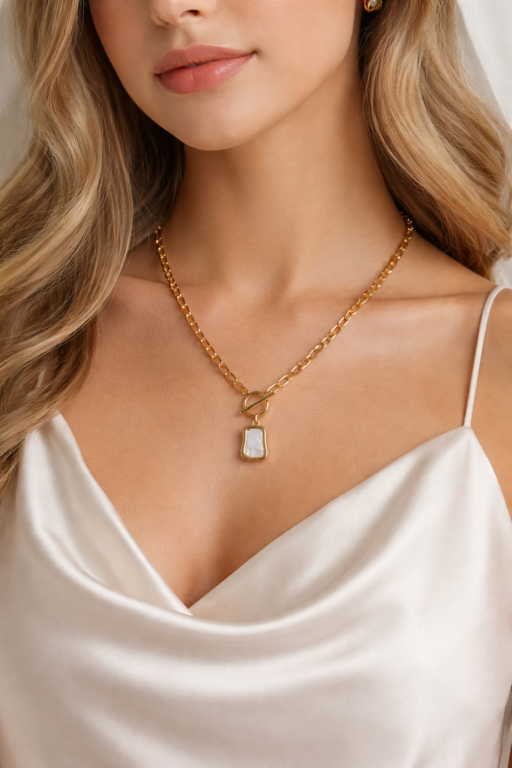 Korean Style 18K Gold Plated Mother of Pearl Toggle Necklace – Waterproof Stainless Steel Necklace